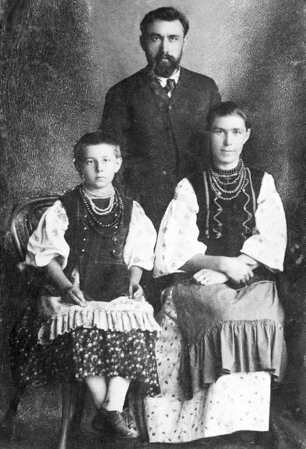 Борис Грінченко з дружиною та донькою, 1887 р. Фото надав Сергій П’ятаченко